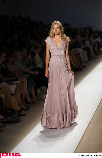 Illustration for article titled J. Mendel Spring/Summer '08 Show & Scene